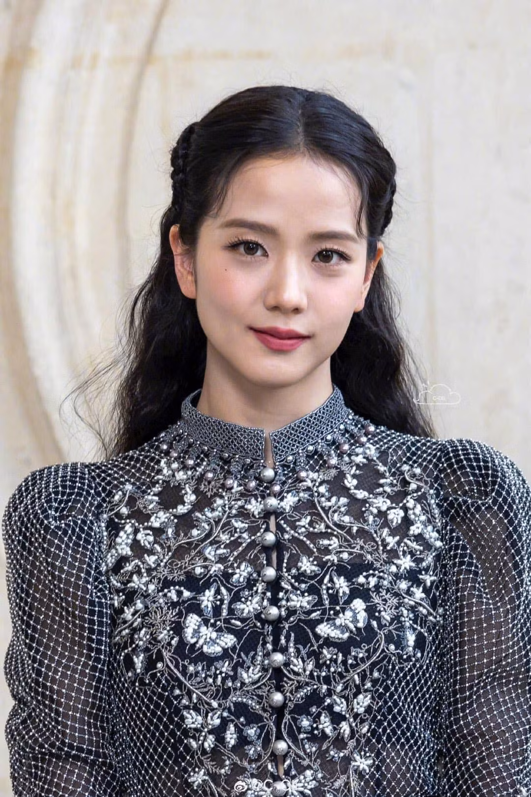 Jisoo BLACKPINK khoe nhan sắc thăng hạng, không tì vết dưới ống kính báo giới và Getty Images.