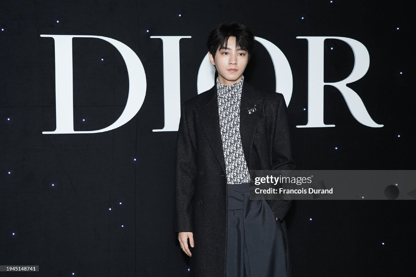 Cận cảnh nhan sắc nam đại sứ sinh năm 1999 dưới ống kính Getty Images.