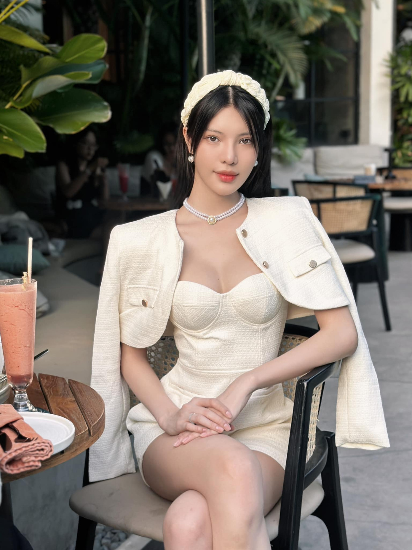 Ngoài đời, Tường San chuộng phong cách thời trang nữ tính. Ngoài đời, Tường San chuộng phong cách thời trang nữ tính.