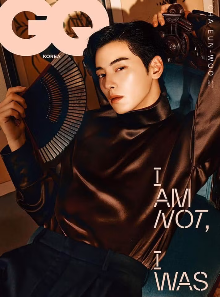 Cha Eun Woo hóa quý ông lịch lãm trên bìa tạp chí GQ Hàn Quốc số tháng 8/2024. Mỹ nam 9X "over hợp" trong trang phục của nhà mốt Saint Laurent. Cha Eun Woo hóa quý ông lịch lãm trên bìa tạp chí GQ Hàn Quốc số tháng 8/2024. Mỹ nam 9X "over hợp" trong trang phục của nhà mốt Saint Laurent.