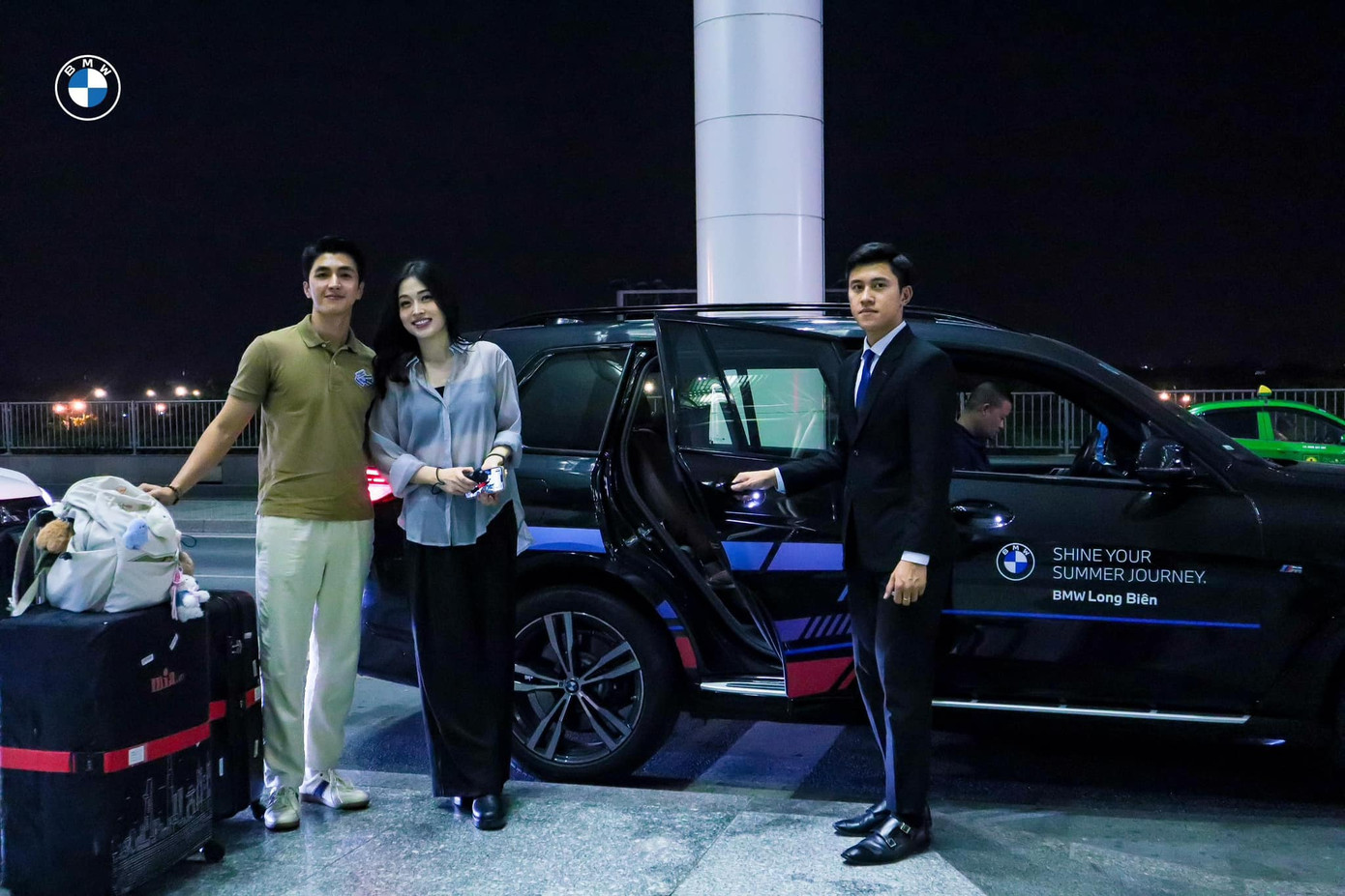 Vợ chồng nàng hậu chia sẻ ảnh tại sân bay, được cho là khởi hành sang Pháp tham dự LHP Cannes. Vợ chồng nàng hậu chia sẻ ảnh tại sân bay, được cho là khởi hành sang Pháp tham dự LHP Cannes.