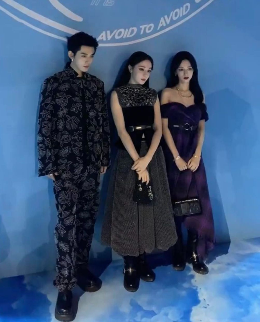 Khoảnh khắc "chung khung hình" đắt giá của dàn sao Hoa ngữ tại sự kiện Dior. Khoảnh khắc "chung khung hình" đắt giá của dàn sao Hoa ngữ tại sự kiện Dior.