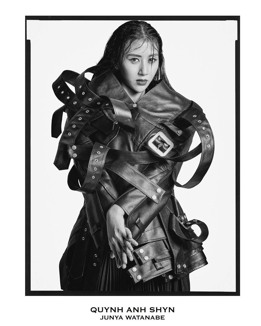 Được biết, loạt hình tạp chí được chụp bởi nhiếp ảnh gia Leslie Kee, đồng thời cũng là nhà sáng lập tạp chí Super Magazine.