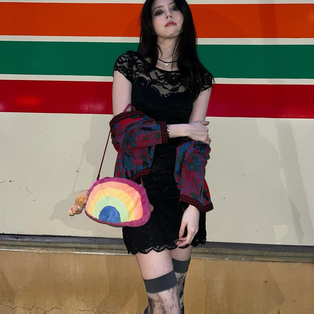 Các bản phối thường ngày của Han So Hee nhận về &quot;bão like&quot; nhờ cách mix &amp; match lạ mắt, khả năng &quot;chơi màu&quot; được đánh giá cao.