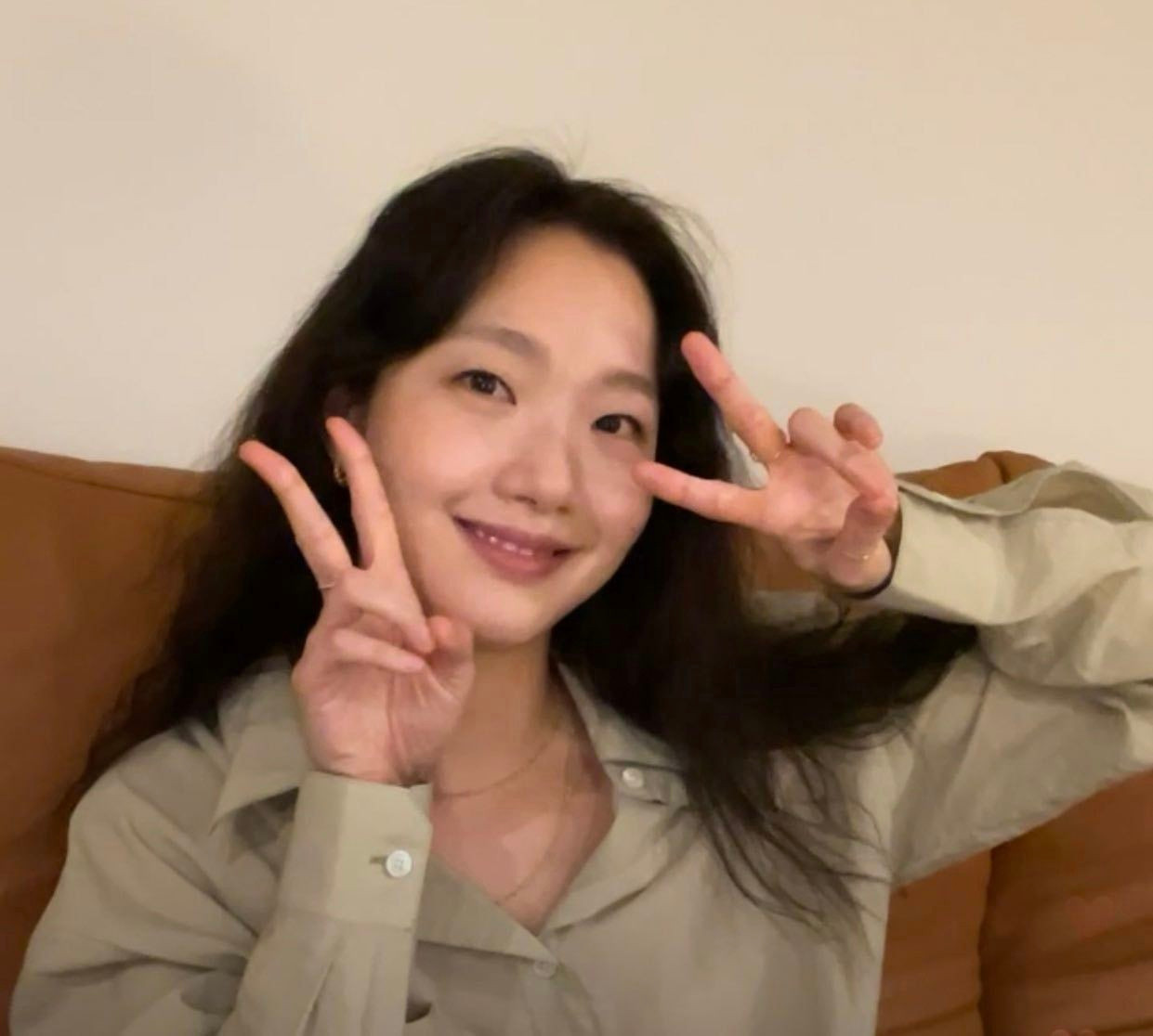 Nữ chính Exhuma khoe mặt mộc trẻ trung, không tì vết trên trang cá nhân 6,5 triệu người theo dõi.