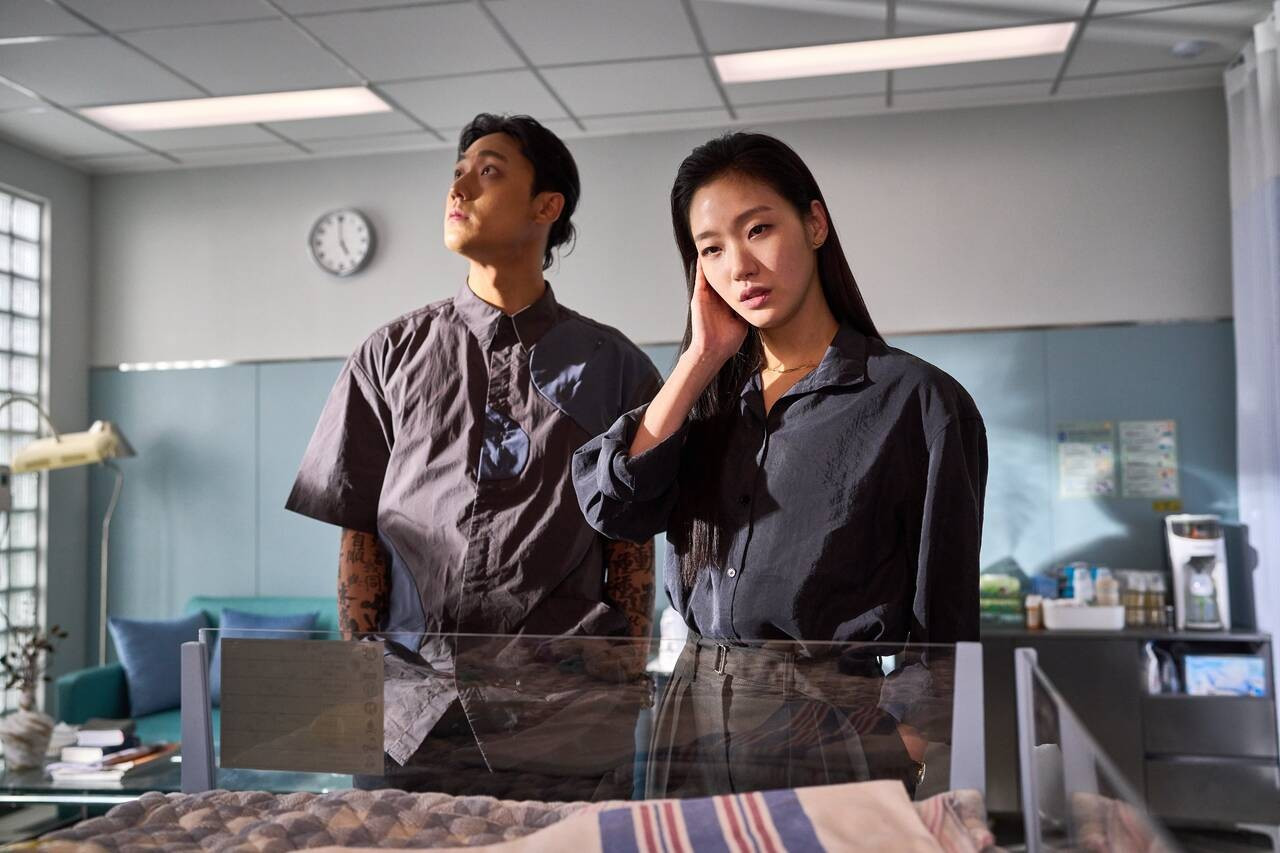 Khí chất sắc bén của Kim Go Eun trong Quật Mộ Trùng Ma.