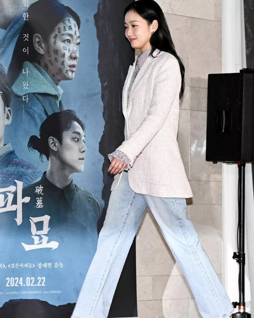 Nữ diễn viên &quot;ghi điểm&quot; trong các thiết kế kín đáo, tông màu nhã nhặn của nhà mốt Pháp trong các sự kiện, họp báo phim.