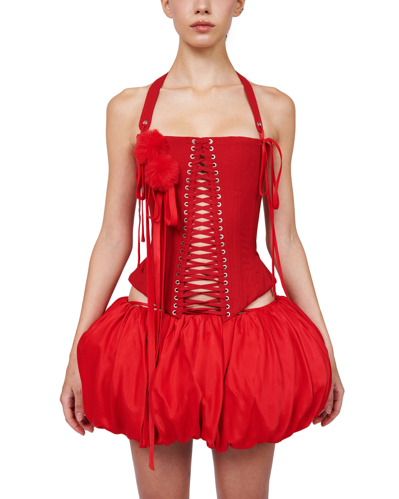 Các thương hiệu Việt đình đám như FANCì CLUB, OnOn Madé, L Seoul cũng tích cực lăng xê các thiết kế váy bí ngô cho mùa lễ hội.