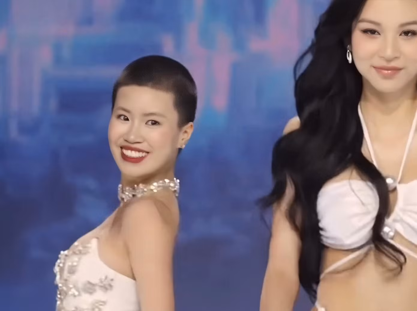 Khoảnh khắc xoay người cực slay của Pháo gây sốt mạng xã hội.