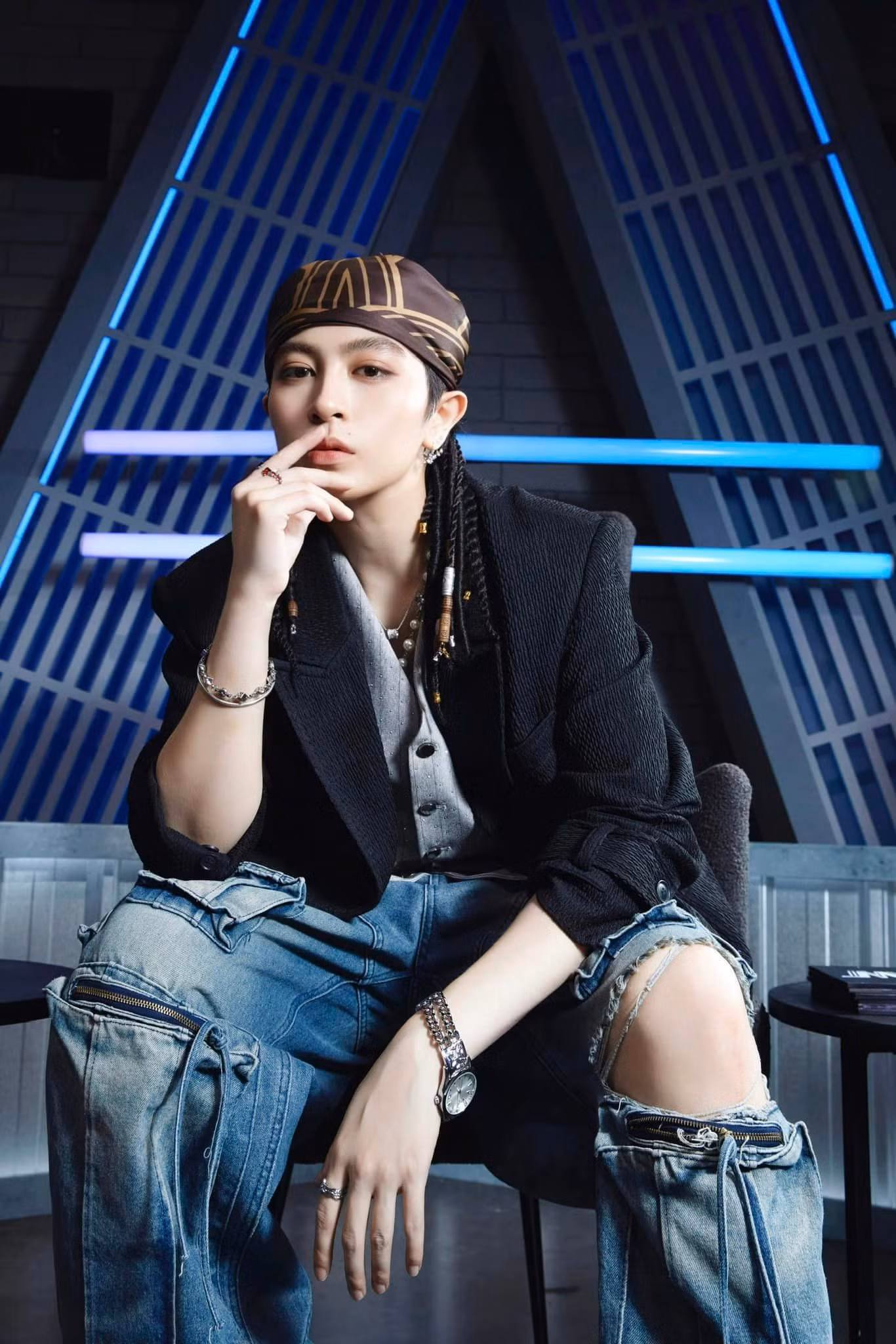 Vẻ bảnh bao của Gil Lê trong phong cách menswear hút hồn fangirl.