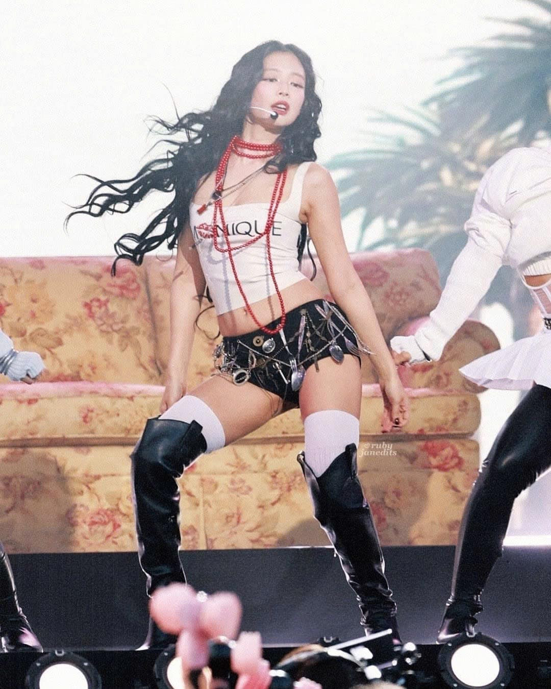 Mức giá của các mẫu quần/váy "một gang" mà Jennie BLACKPINK yêu thích dao động từ chưa đầy 1 triệu cho tới 30 triệu đồng. Mức giá của các mẫu quần/váy "một gang" mà Jennie BLACKPINK yêu thích dao động từ chưa đầy 1 triệu cho tới 30 triệu đồng.