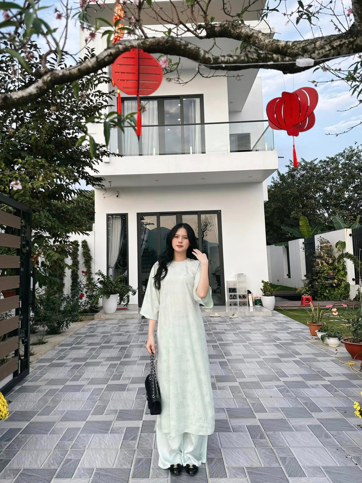 Người đẹp sinh năm 2000 khéo léo phối, mang đến diện mạo xinh đẹp dịu dàng trong những ngày đầu Xuân Giáp Thìn 2024. Người đẹp sinh năm 2000 khéo léo phối, mang đến diện mạo xinh đẹp dịu dàng trong những ngày đầu Xuân Giáp Thìn 2024.