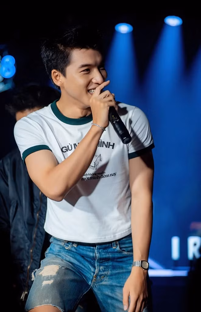 Anh Trai Say Hi HIEUTHUHAI croptop.png