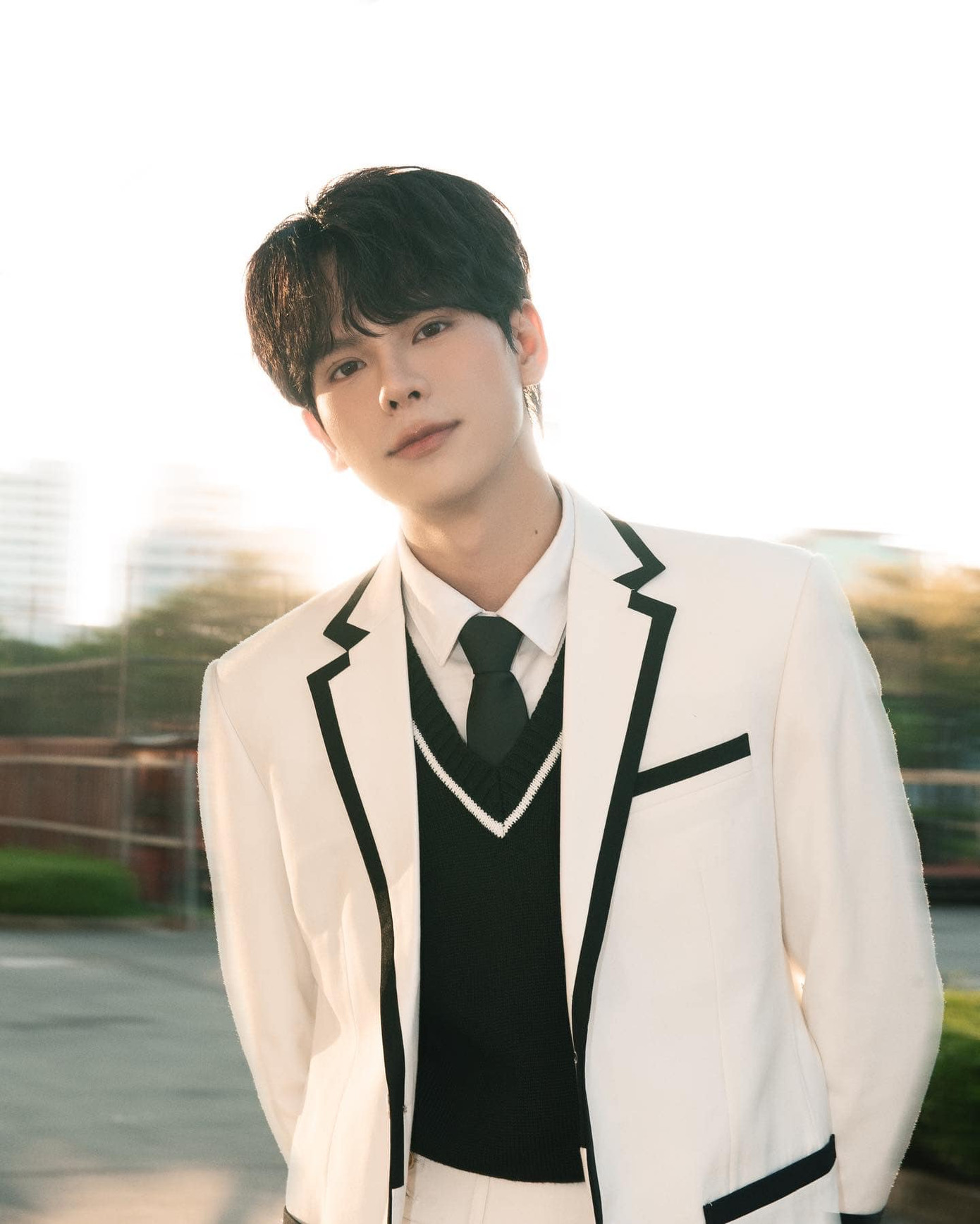 Diện mạo bảnh bao của mỹ nam sinh năm 2000 tại họp báo giao lưu với khán giả. Diện mạo bảnh bao của mỹ nam sinh năm 2000 tại họp báo giao lưu với khán giả.