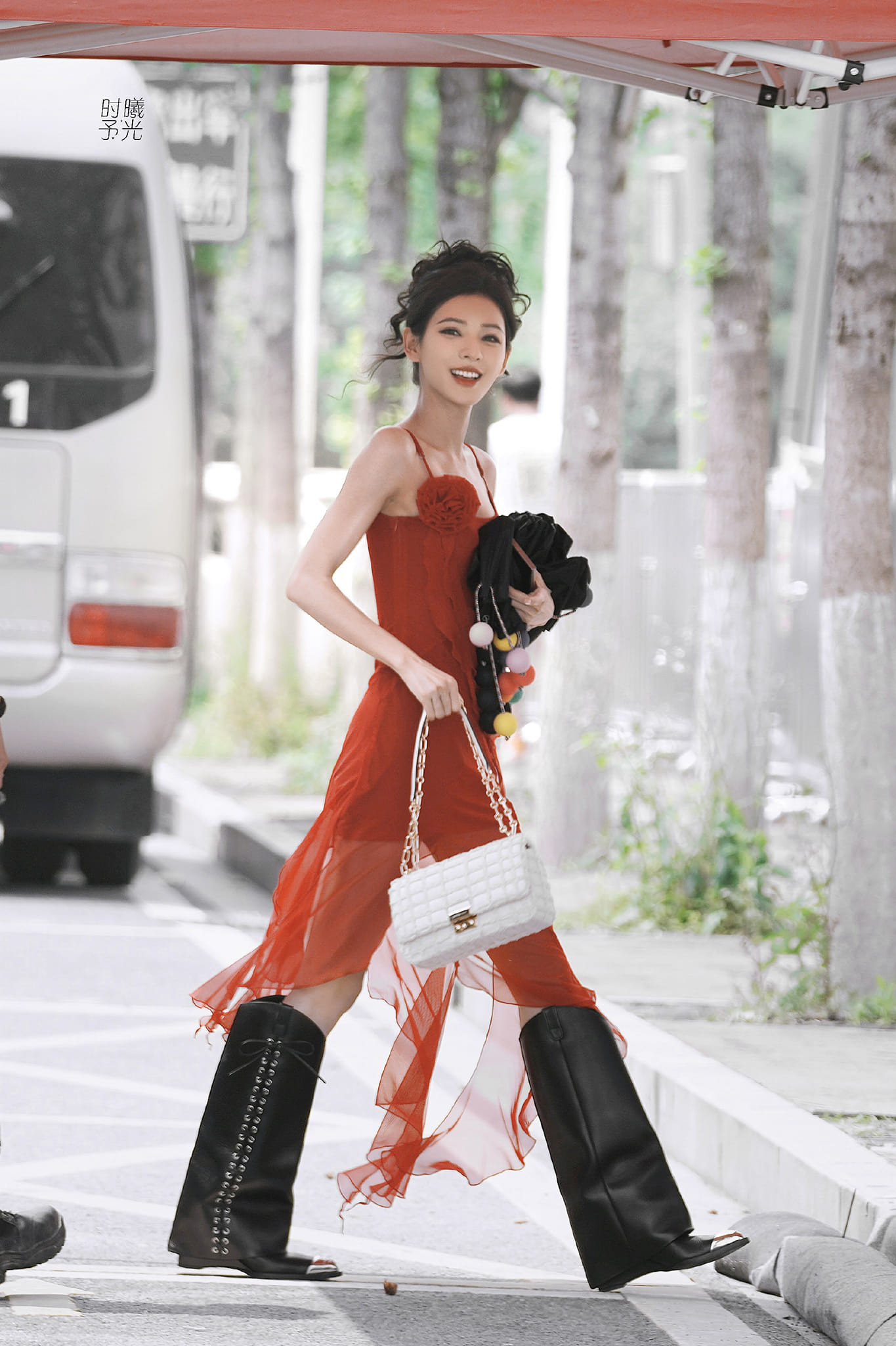 "Búp bê Trung Quốc" được đánh giá cao nhờ gu ăn mặc thời thượng.