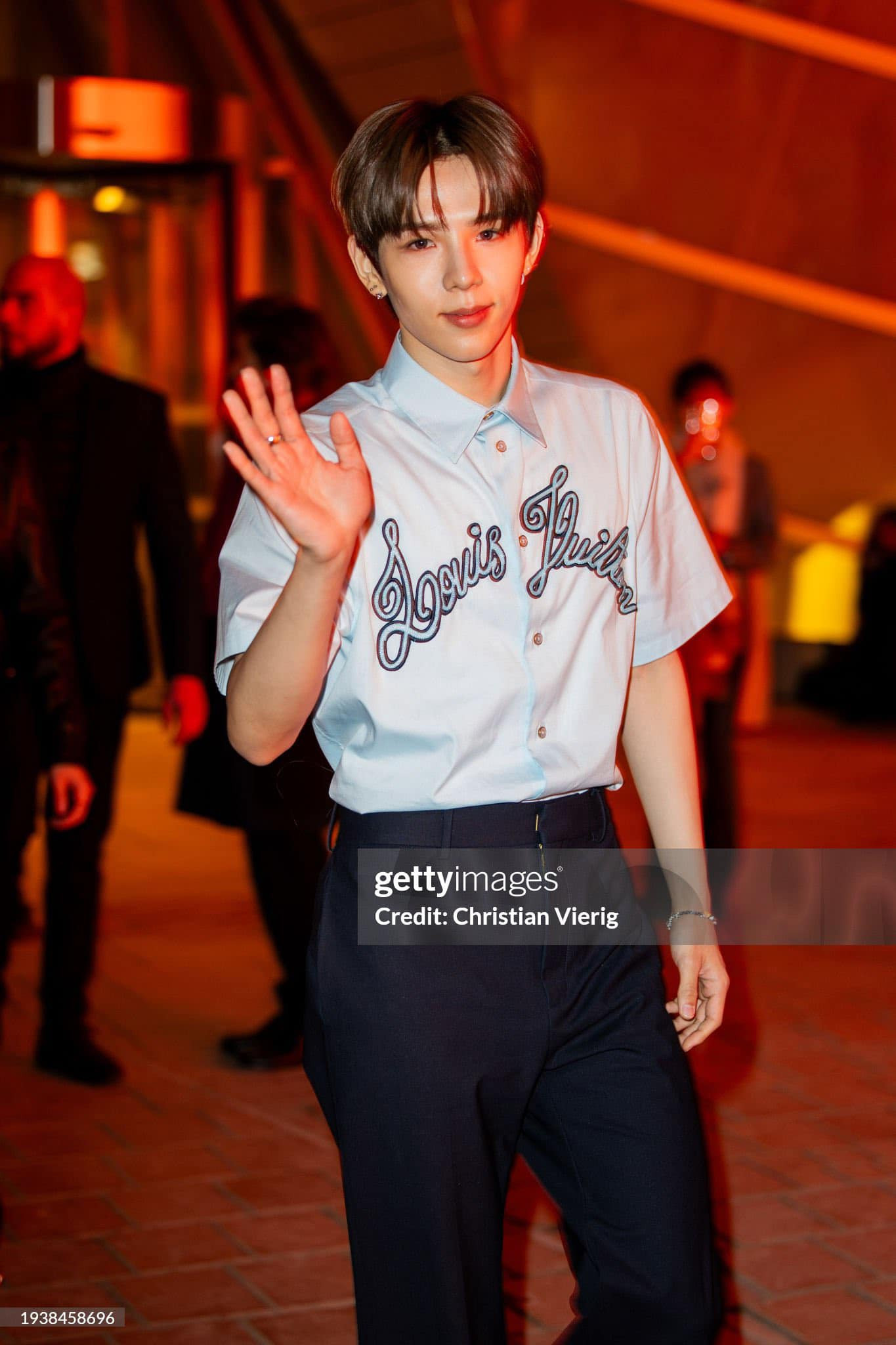 Nhóm nhạc đại sứ được ưu ái ngồi hàng đầu trong show diễn.