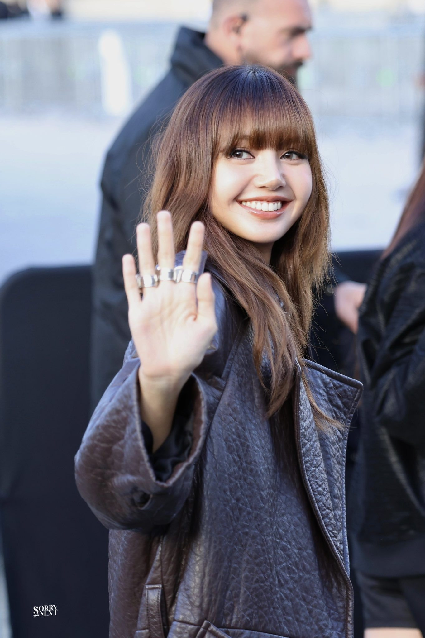 Lisa "chốt hạ" ấn tượng tại show diễn của thương hiệu Louis Vuitton, tạo ra kết màn thành công cho cả 4 mảnh BLACKPINK tại Paris Fashion Week. Lisa "chốt hạ" ấn tượng tại show diễn của thương hiệu Louis Vuitton, tạo ra kết màn thành công cho cả 4 mảnh BLACKPINK tại Paris Fashion Week.