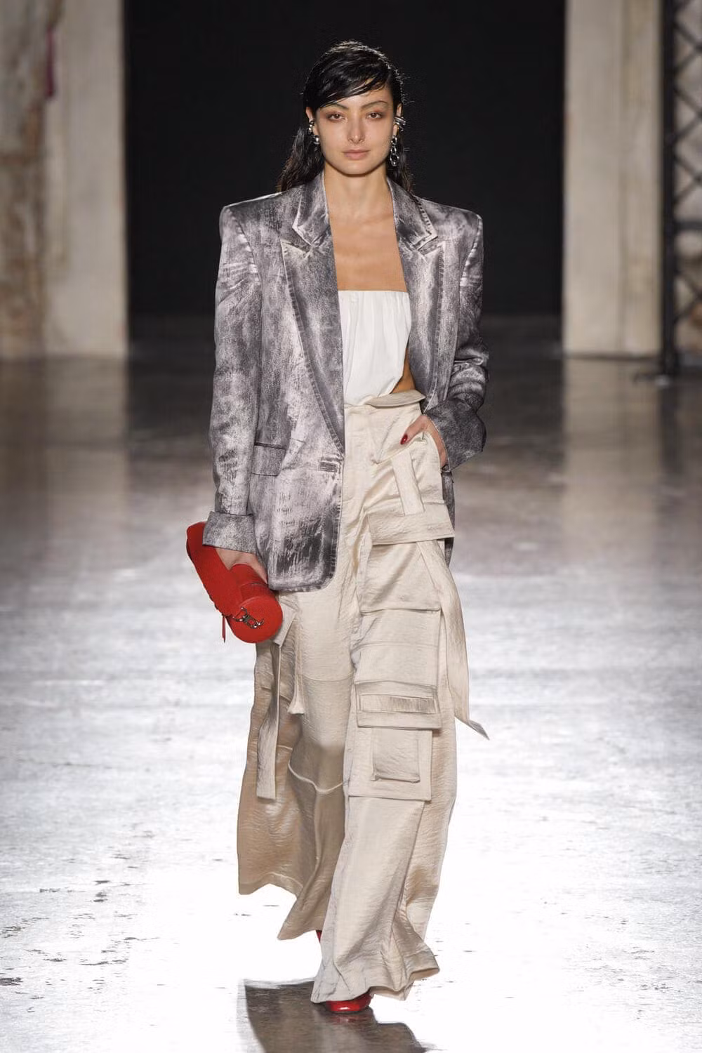 Phá cách - Nổi loạn - Truyền thống là 3 tính từ mô tả tinh thần chủ đạo trong sáng tạo của Phan Đăng Hoàng.