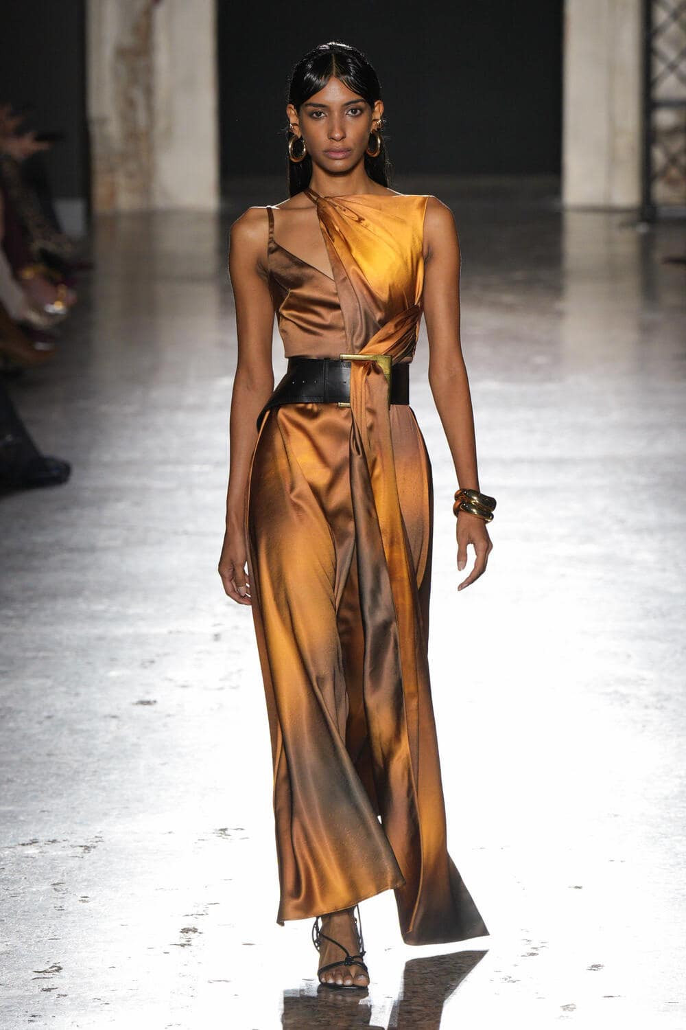 Ba lần giới thiệu các sáng tạo tại Milan Fashion Week, Phan Đăng Hoàng tạo dấu ấn nhờ "bản sắc Á Đông, thông điệp nữ quyền mạnh mẽ, tinh tế".