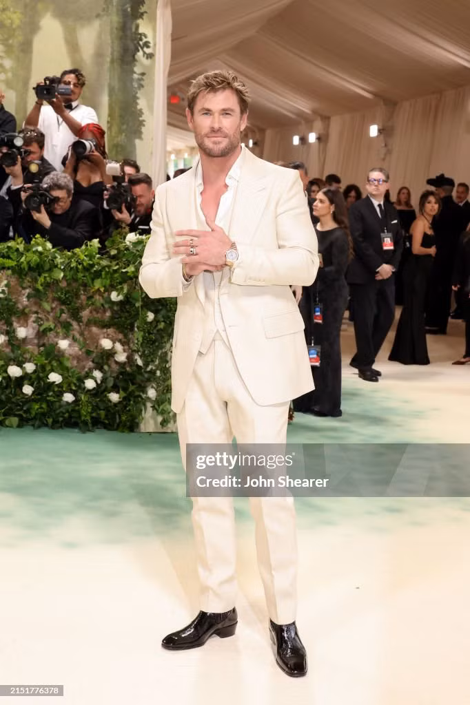 Anna Wintour cùng dàn co-host Chris Hemsworth, Zendaya, Jennifer Lopez tại Met Gala 2024.