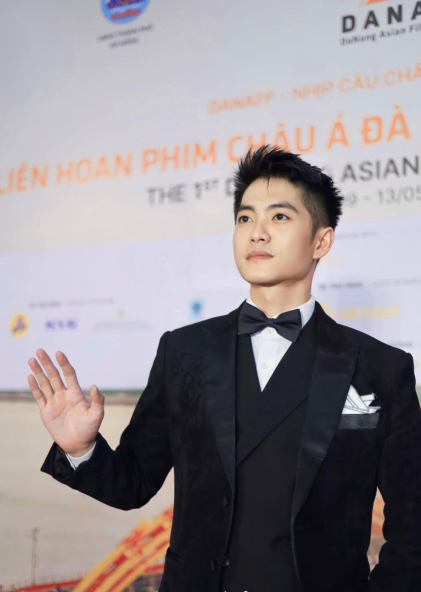 Vẻ lịch lãm của nam diễn viên trong âu phục tại các sự kiện. Vẻ lịch lãm của nam diễn viên trong âu phục tại các sự kiện.