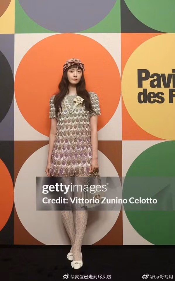 Yoona SNSD trong lần đầu dự show diễn của nhà mốt Valentino.