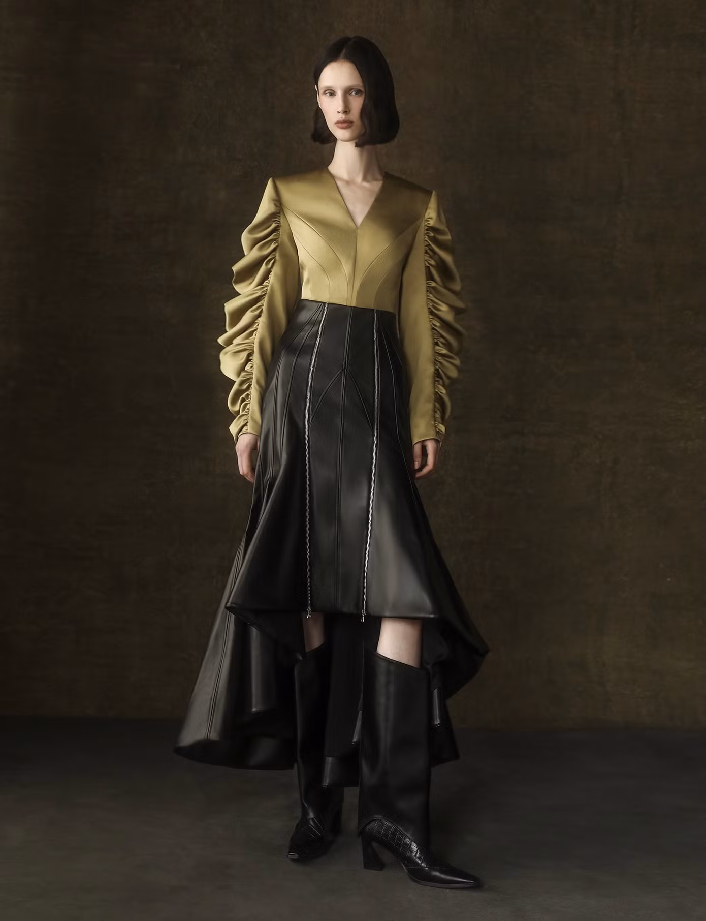 Ba lần giới thiệu các sáng tạo tại Milan Fashion Week, Phan Đăng Hoàng tạo dấu ấn nhờ "bản sắc Á Đông, thông điệp nữ quyền mạnh mẽ, tinh tế".