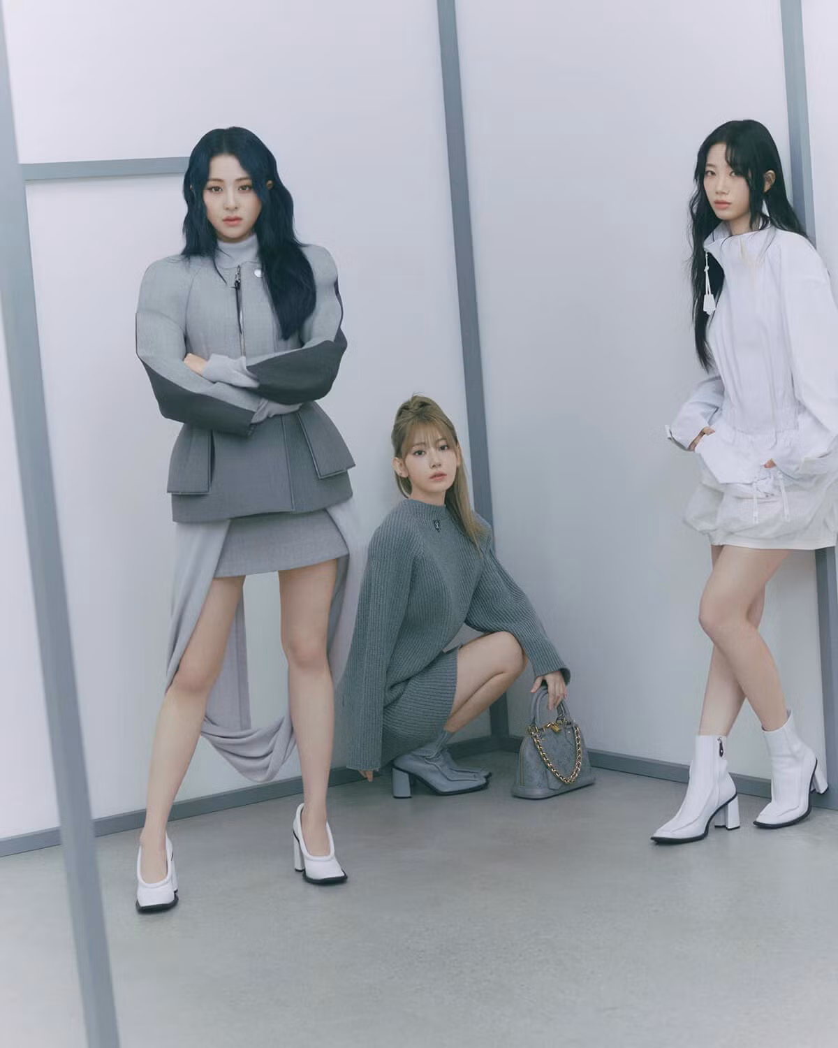 Sở hữu sắc vóc mảnh mai, khí chất phóng khoáng, Yunjin LE SSERAFIM không quá "lép vế" khi so với đàn chị Lisa BLACKPINK. Sở hữu sắc vóc mảnh mai, khí chất phóng khoáng, Yunjin LE SSERAFIM không quá "lép vế" khi so với đàn chị Lisa BLACKPINK.