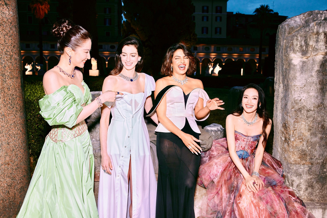 Khoảnh khắc gấp 4 visual của các chị đại làng giải trí quốc tế.