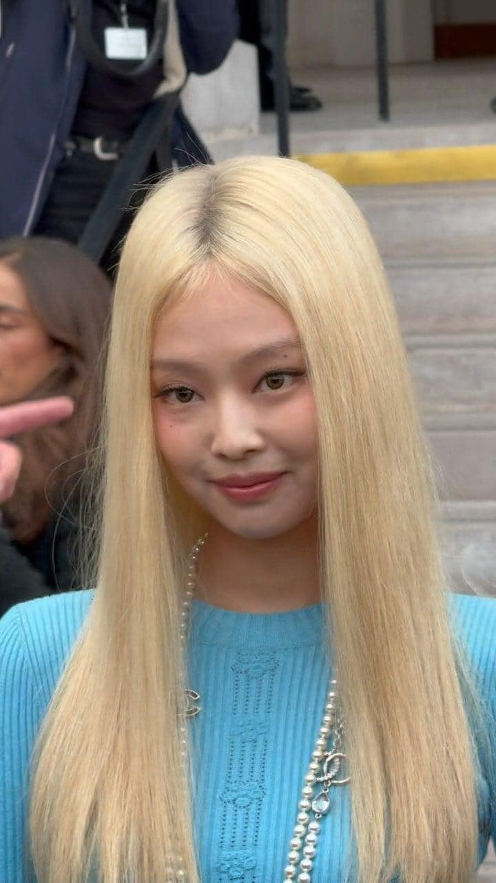 Cận cảnh nhan sắc của Jennie BLACKPINK tại show diễn của thương hiệu Pháp. Cận cảnh nhan sắc của Jennie BLACKPINK tại show diễn của thương hiệu Pháp.