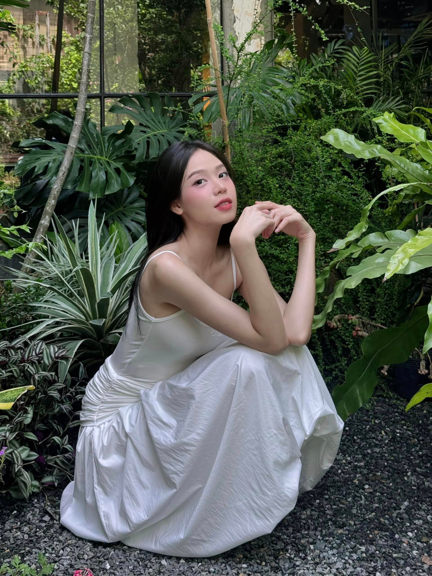 Combo phối đồ của Hoa hậu Thanh Thủy được nhiều bạn trẻ học hỏi nhờ dễ ứng dụng, hiệu quả thẩm mỹ cao.