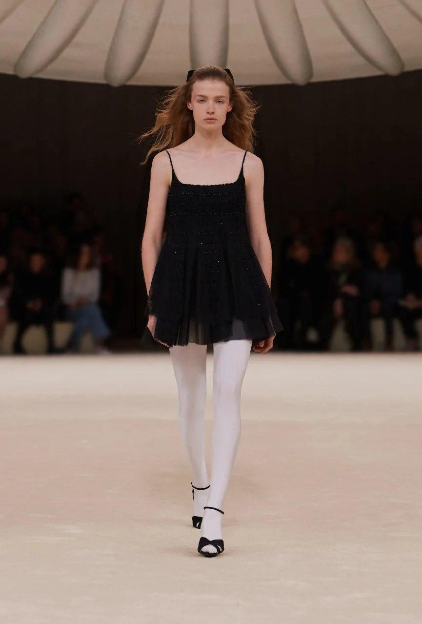 Jennie BLACKPINK &quot;mở khóa&quot; bộ Haute couture thứ 3 với nhà mốt Pháp.