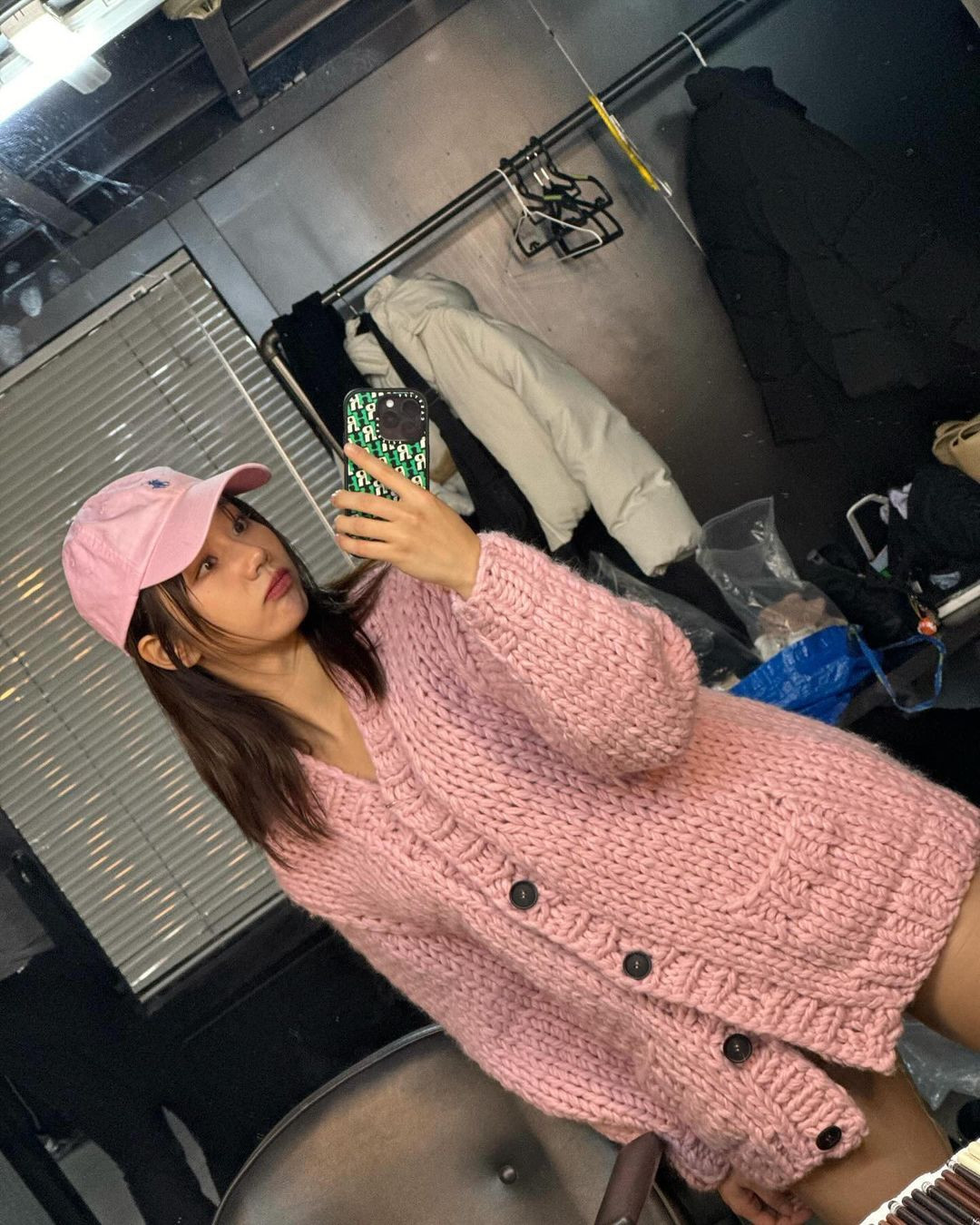 Hyeri dễ thương khi diện trang phục tông màu tươi sáng, pastel ngọt ngào.