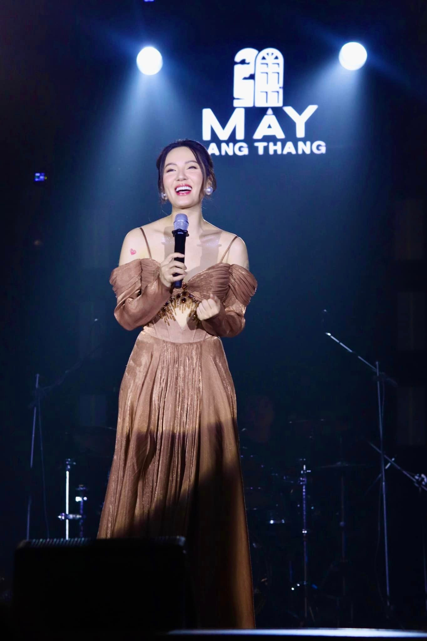 Nhan sắc mặn mà của Phương Linh tại các sự kiện âm nhạc được khán giả khen ngợi.