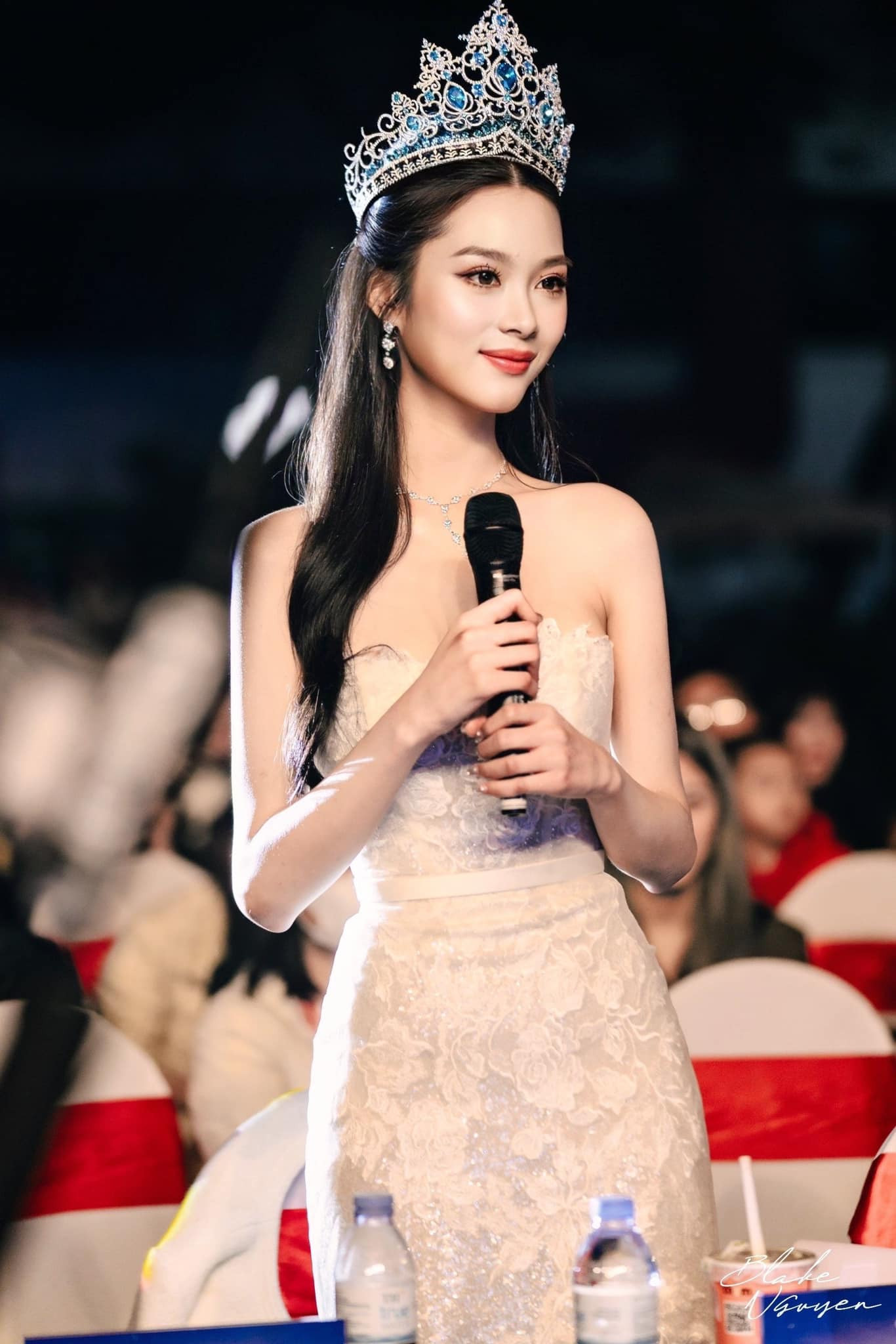 Trước khi gây sốt với loạt ảnh tốt nghiệp, Trần Hà Linh được biết đến là Hoa khôi cuộc thi Duyên dáng Ngoại thương năm 2022. Ảnh: Nguyễn Việt Bách