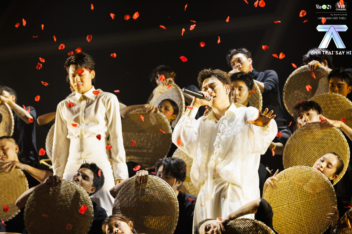 Dương Domic góp công lớn cho chiến thắng của tiết mục Bao Lời Con Chưa Nói. Dương Domic góp công lớn cho chiến thắng của tiết mục Bao Lời Con Chưa Nói.