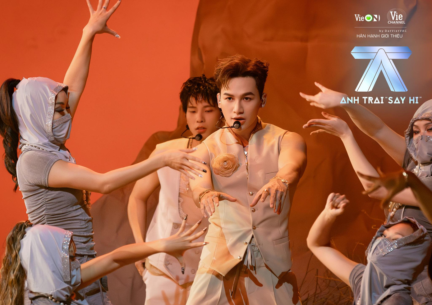 Ali Hoàng Dương đến với Anh Trai "Say Hi" để tìm lại sự tự tin. Ali Hoàng Dương đến với Anh Trai "Say Hi" để tìm lại sự tự tin.