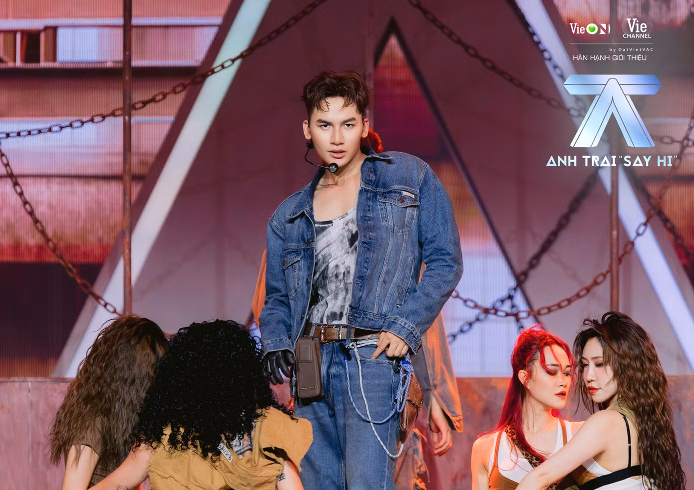Ali Hoàng Dương đến với Anh Trai "Say Hi" để tìm lại sự tự tin. Ali Hoàng Dương đến với Anh Trai "Say Hi" để tìm lại sự tự tin.