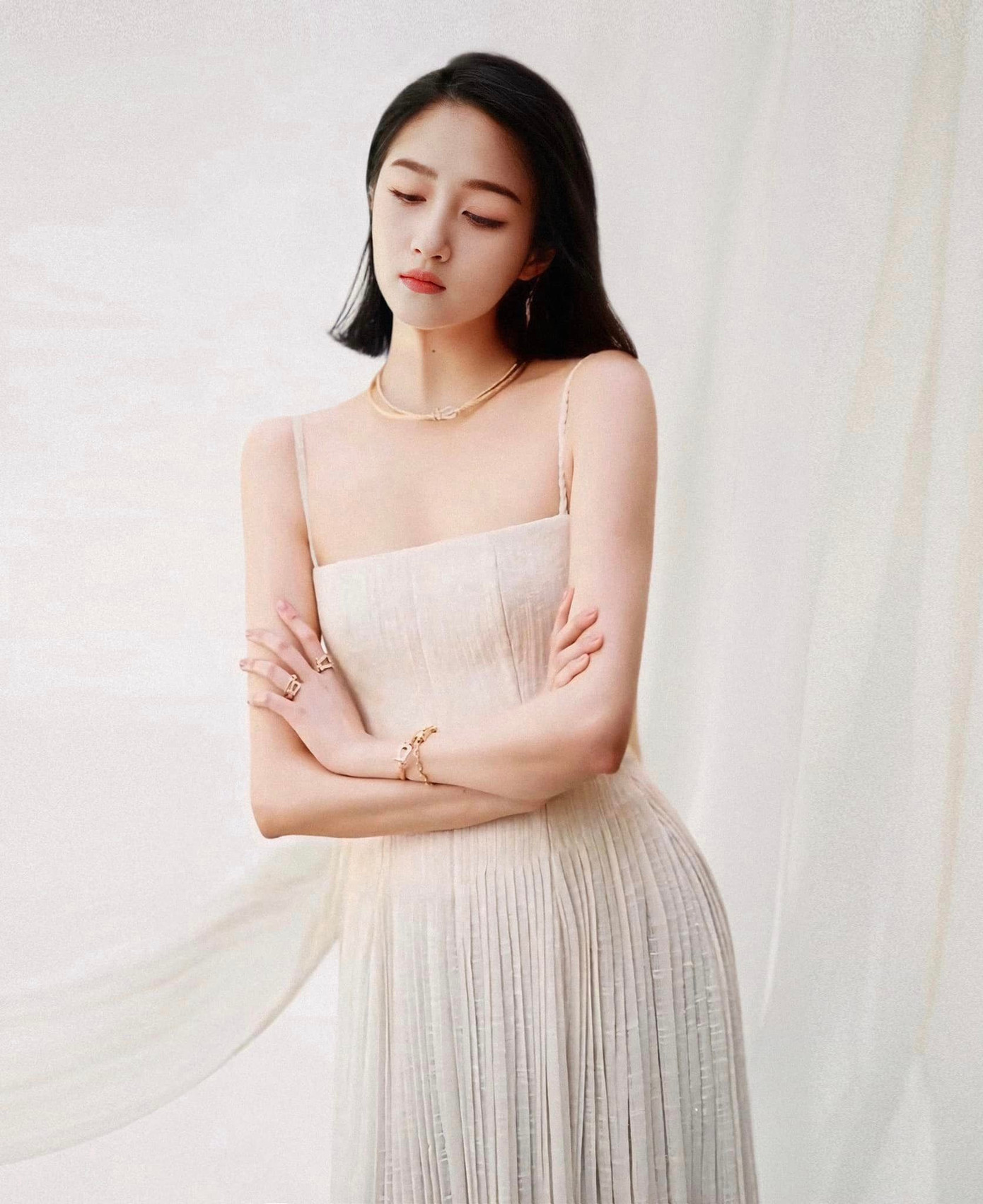 Lý Thấm, Quan Hiểu Đồng tỏa sáng trong thiết kế thương hiệu Việt. Lý Thấm, Quan Hiểu Đồng tỏa sáng trong thiết kế thương hiệu Việt.