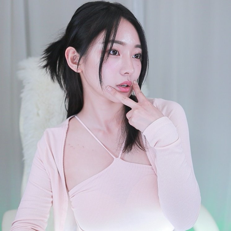 Nhan sắc thanh tú, yêu kiều của Tiểu Hanna trước khi tham gia show hẹn hò. Nhan sắc thanh tú, yêu kiều của Tiểu Hanna trước khi tham gia show hẹn hò.