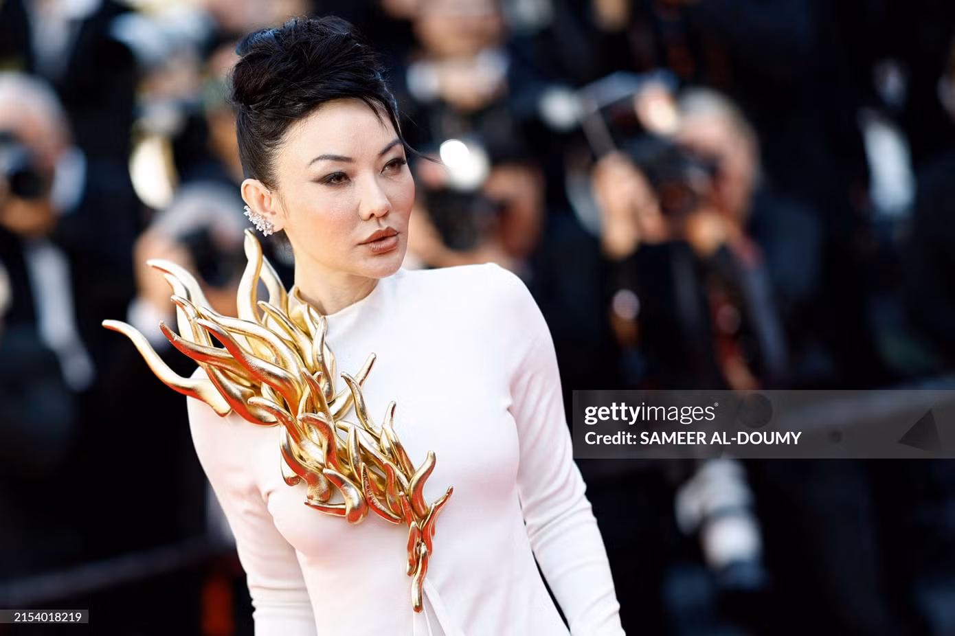 Fashionista Jessica Wang duy trì phong độ thời trang cá tính thống nhất xuyên suốt những lần xuất hiện trên thảm đỏ Cannes 2024.