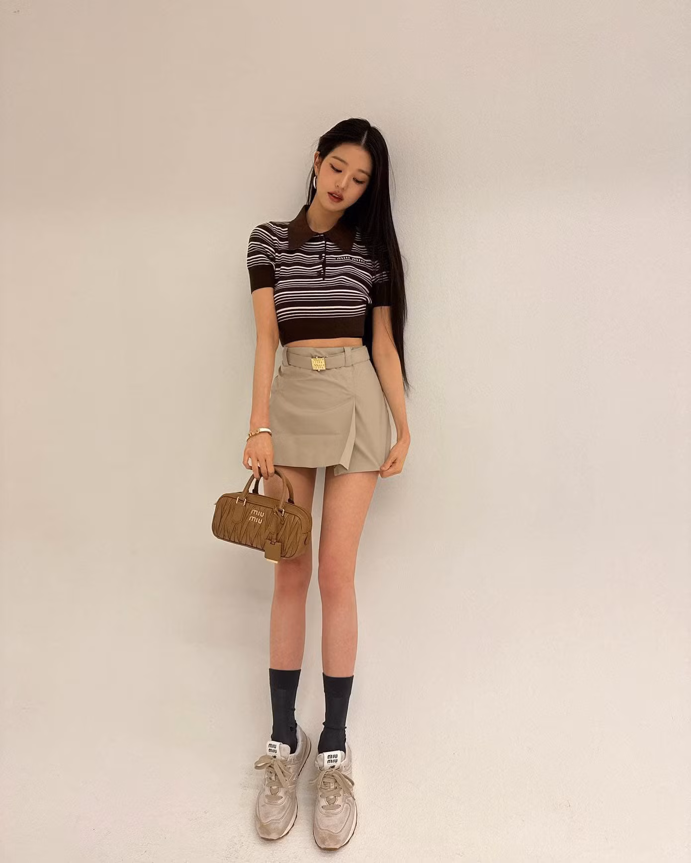 Thân hình "da bọc xương" của Jang Won Young vào thời điểm một năm trước.