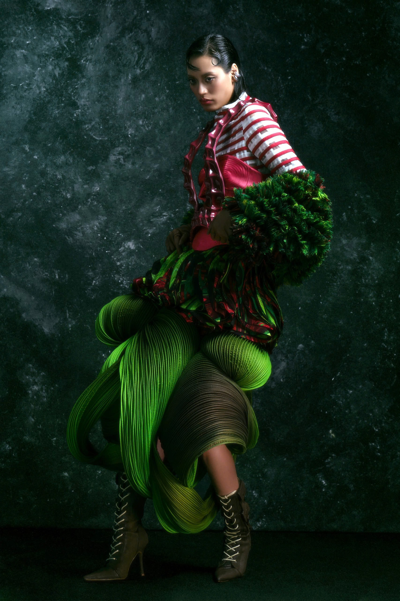 BST là thành quả lao động suốt 4 tháng với chi phí khoảng 100 triệu đồng. Theo chia sẻ từ tác giả Nghi Dung, Looms of Fantasia là tác phẩm tâm đắc nhất của cô cho tới thời điểm hiện tại.