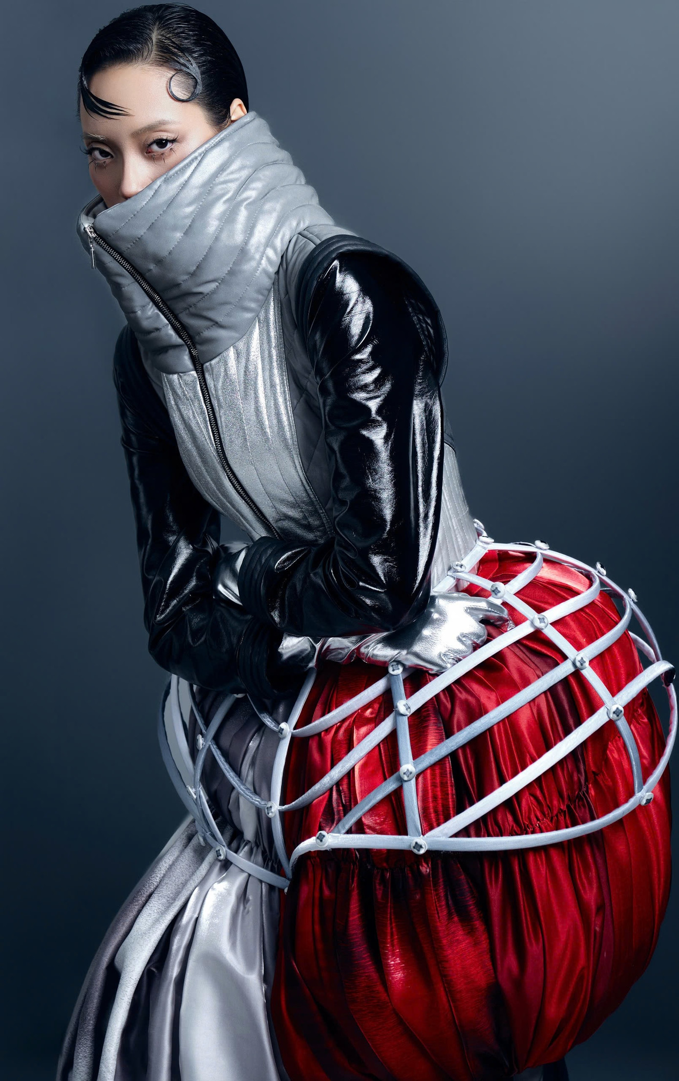 BST là thành quả lao động suốt 4 tháng với chi phí khoảng 100 triệu đồng. Theo chia sẻ từ tác giả Nghi Dung, Looms of Fantasia là tác phẩm tâm đắc nhất của cô cho tới thời điểm hiện tại.