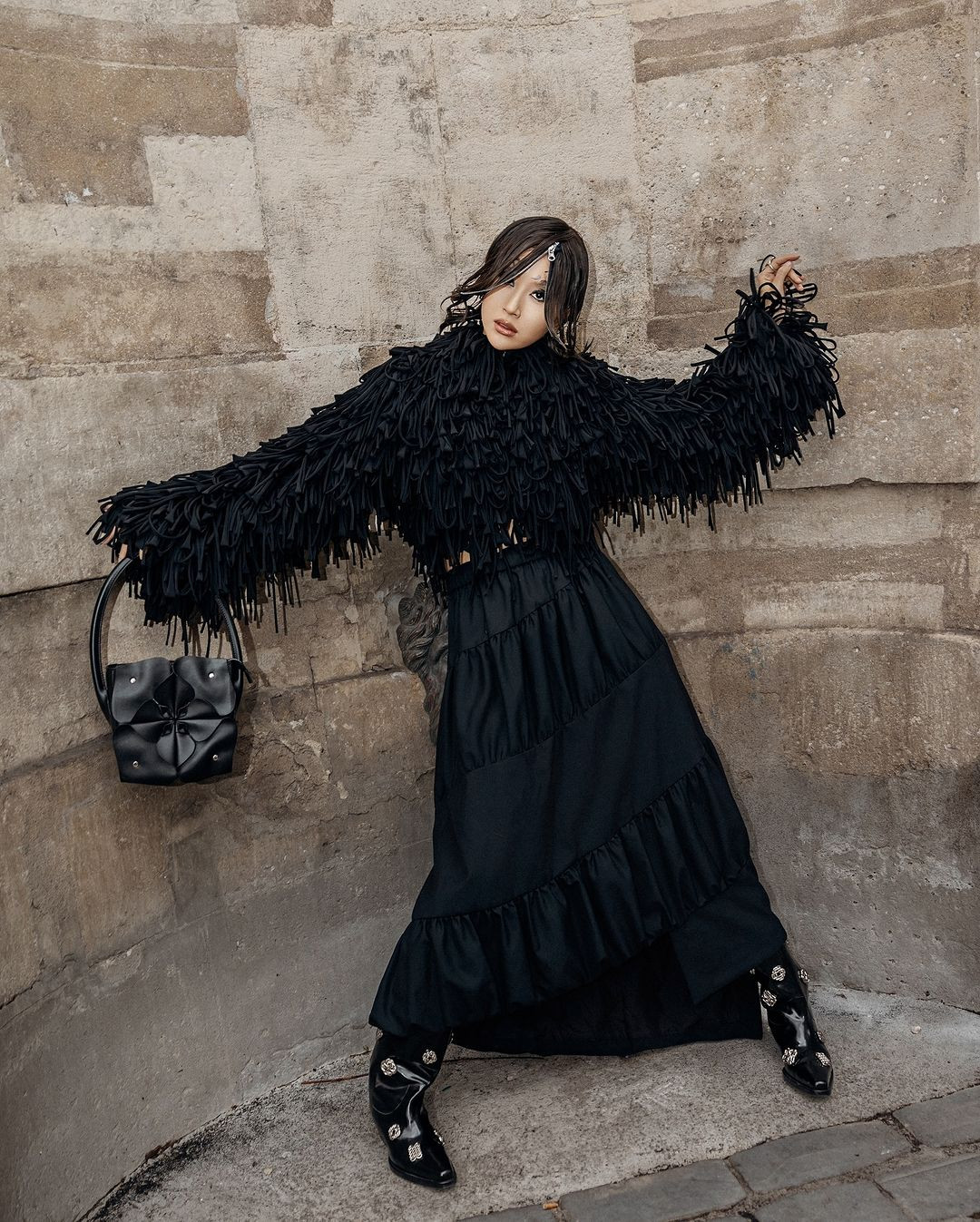 Quỳnh Anh Shyn đồng hành cùng bạn trai là stylist Nam Phùng, duy trì phong độ &quot;độc - lạ&quot;.