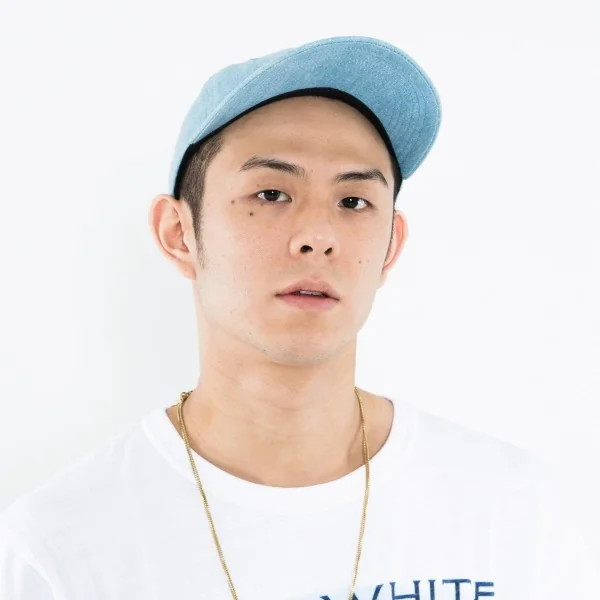 Anh chàng được nhiều khán giả ví như &quot;bản sao&quot; của Park Bogum và rapper Beenzino.