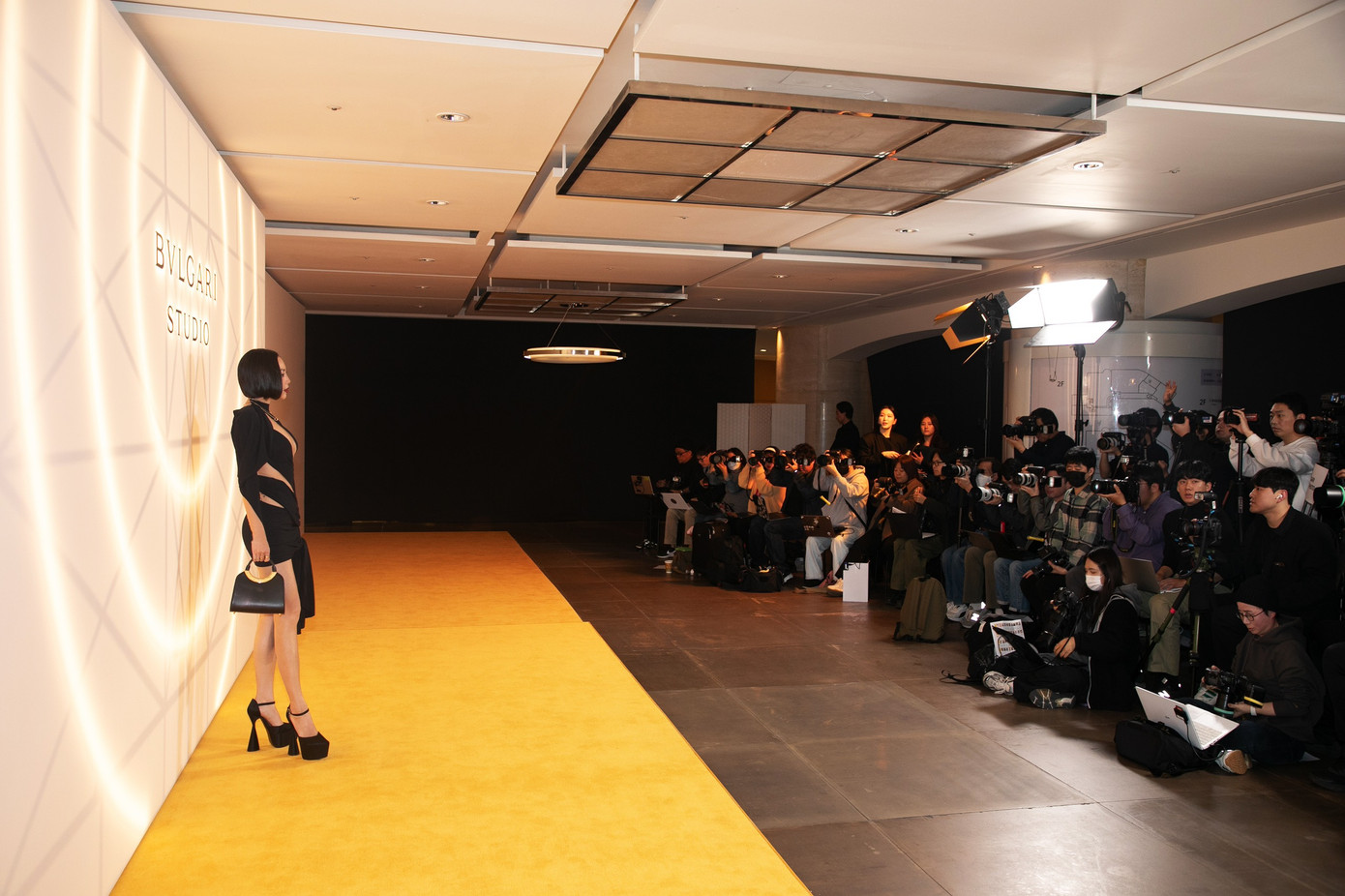 Tóc Tiên được truyền thông quốc tế săn đón trong sự kiện của thương hiệu Ý.