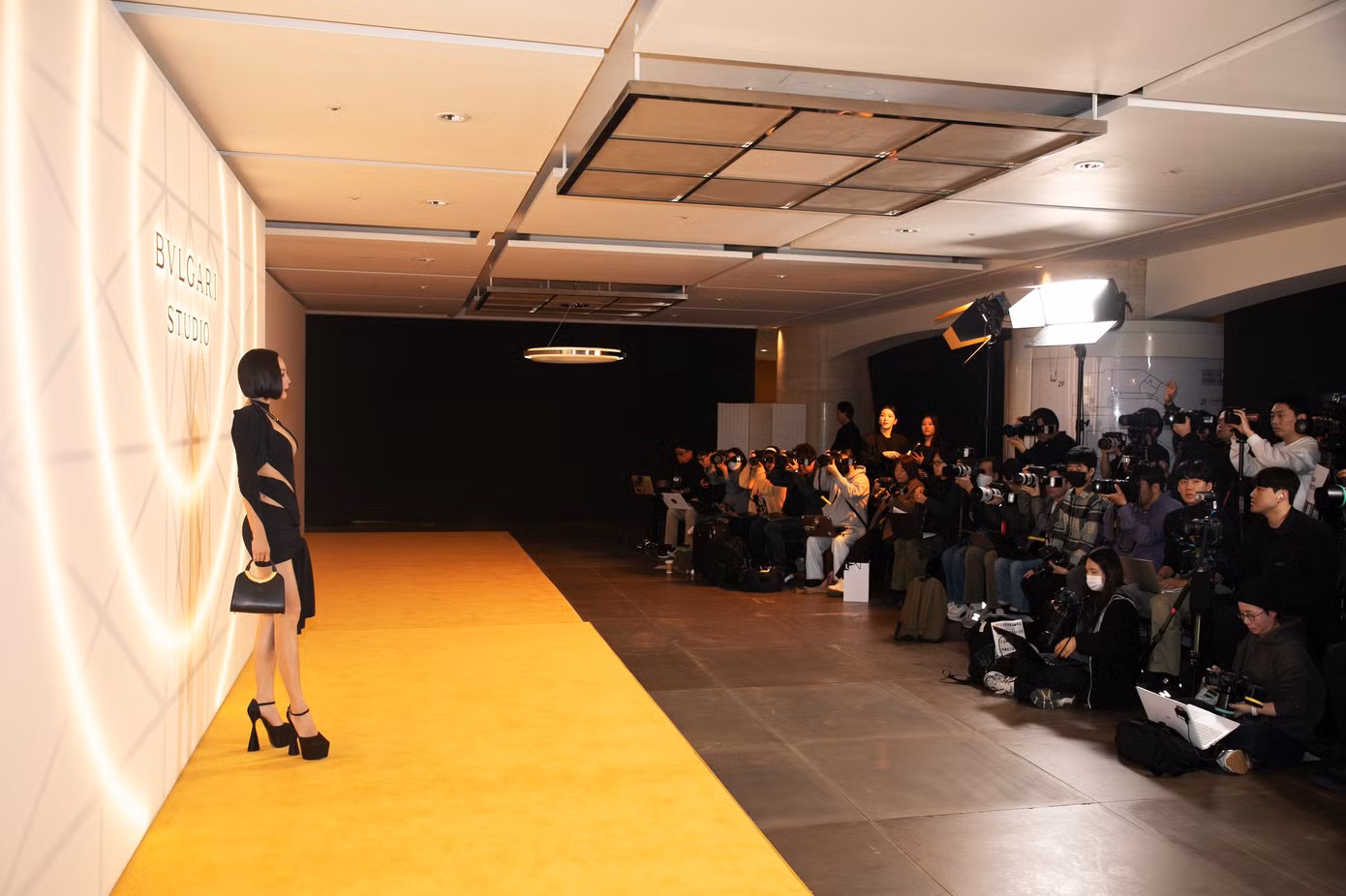 Tóc Tiên được truyền thông quốc tế săn đón trong sự kiện của thương hiệu Ý.