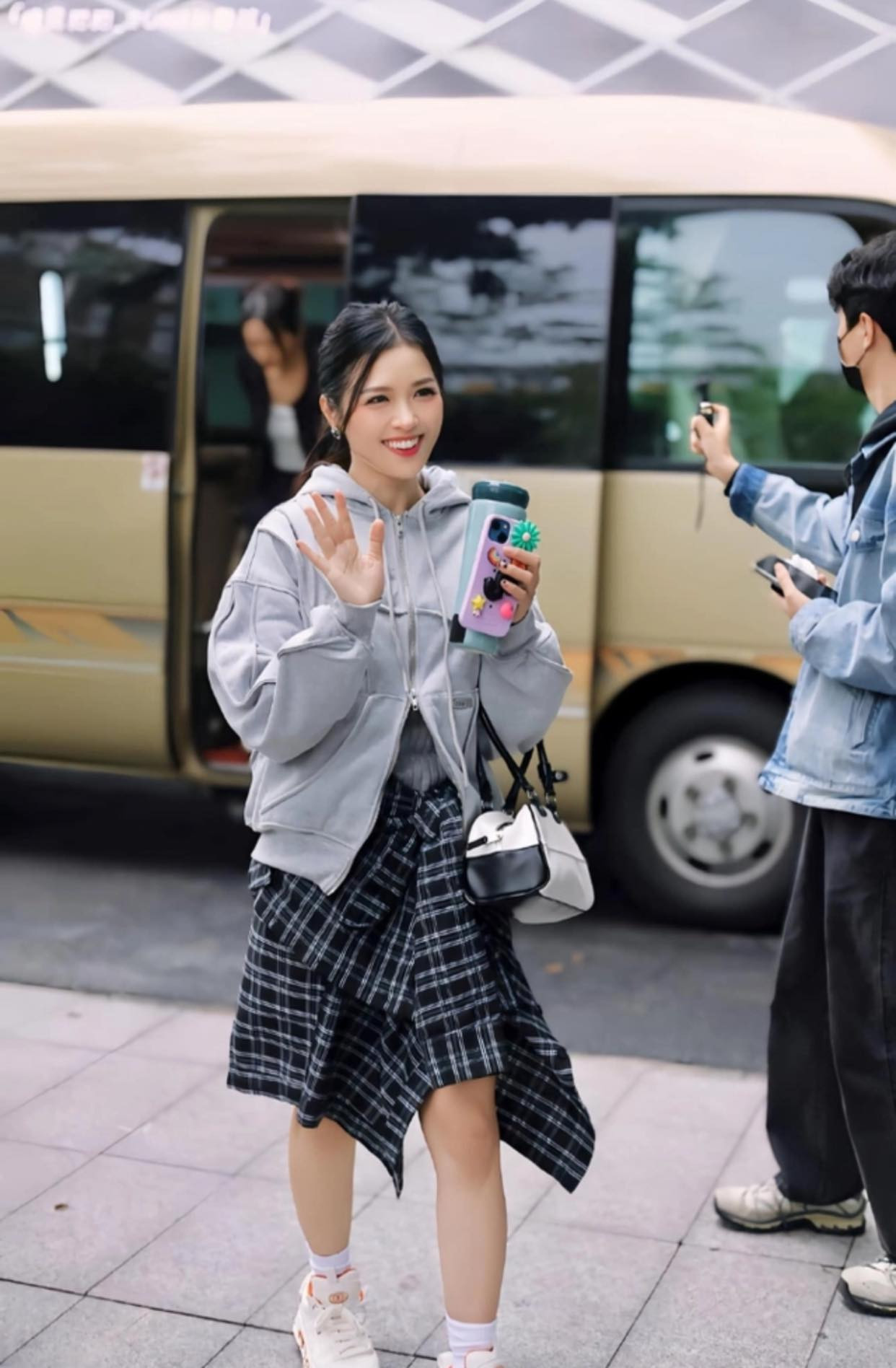 Trang phục tham gia ghi hình Đạp Gió 2024 của Suni Hạ Linh tại Trung Quốc. Trang phục tham gia ghi hình Đạp Gió 2024 của Suni Hạ Linh tại Trung Quốc.