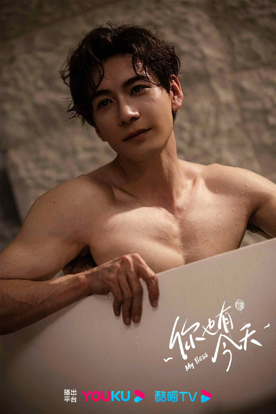 Sắc vóc &quot;chuẩn&quot; của nam thần Hoa ngữ trong các phân cảnh &quot;khoe múi&quot; gây sốt.